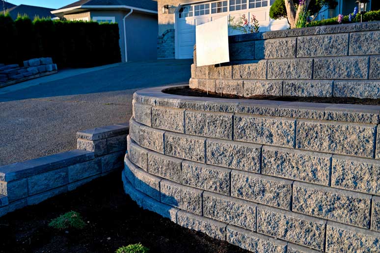 retaining block wall in wellington